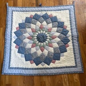 Vintage Wall Hanging Quilt Medallion 33”x 31 3/8”